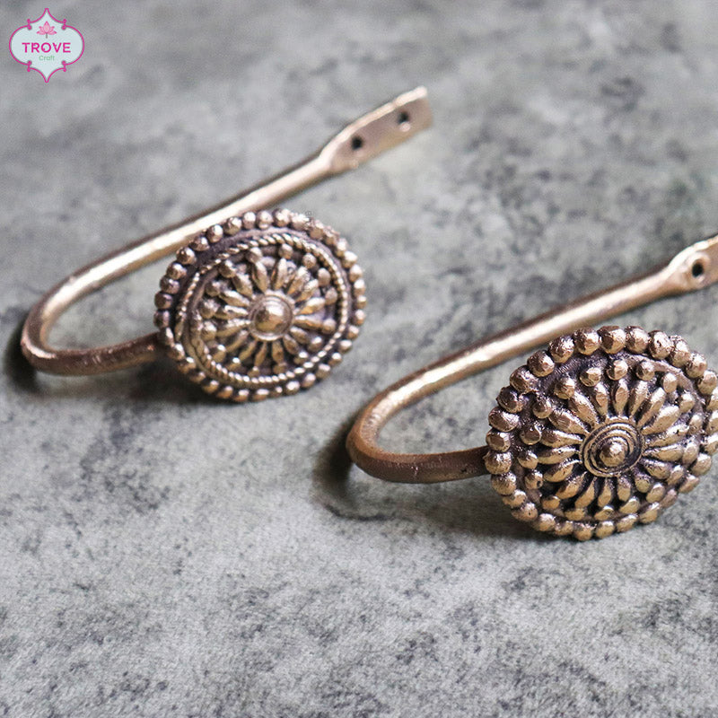 Brass clothes hanger 