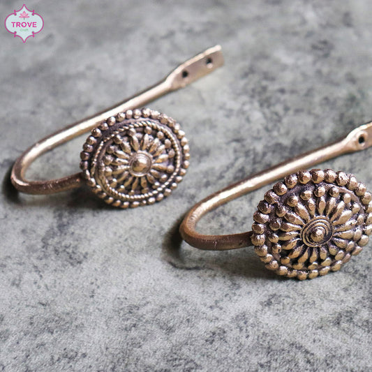 Brass clothes hanger 