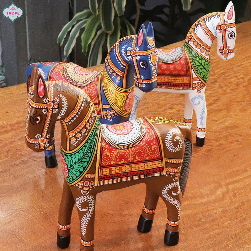 Wooden horse decor