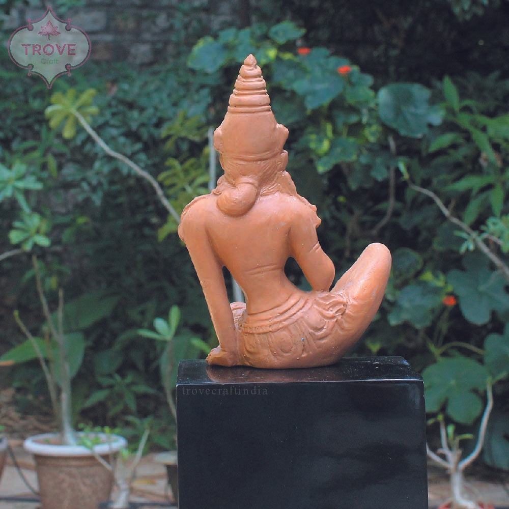 parvathy figurine (back)