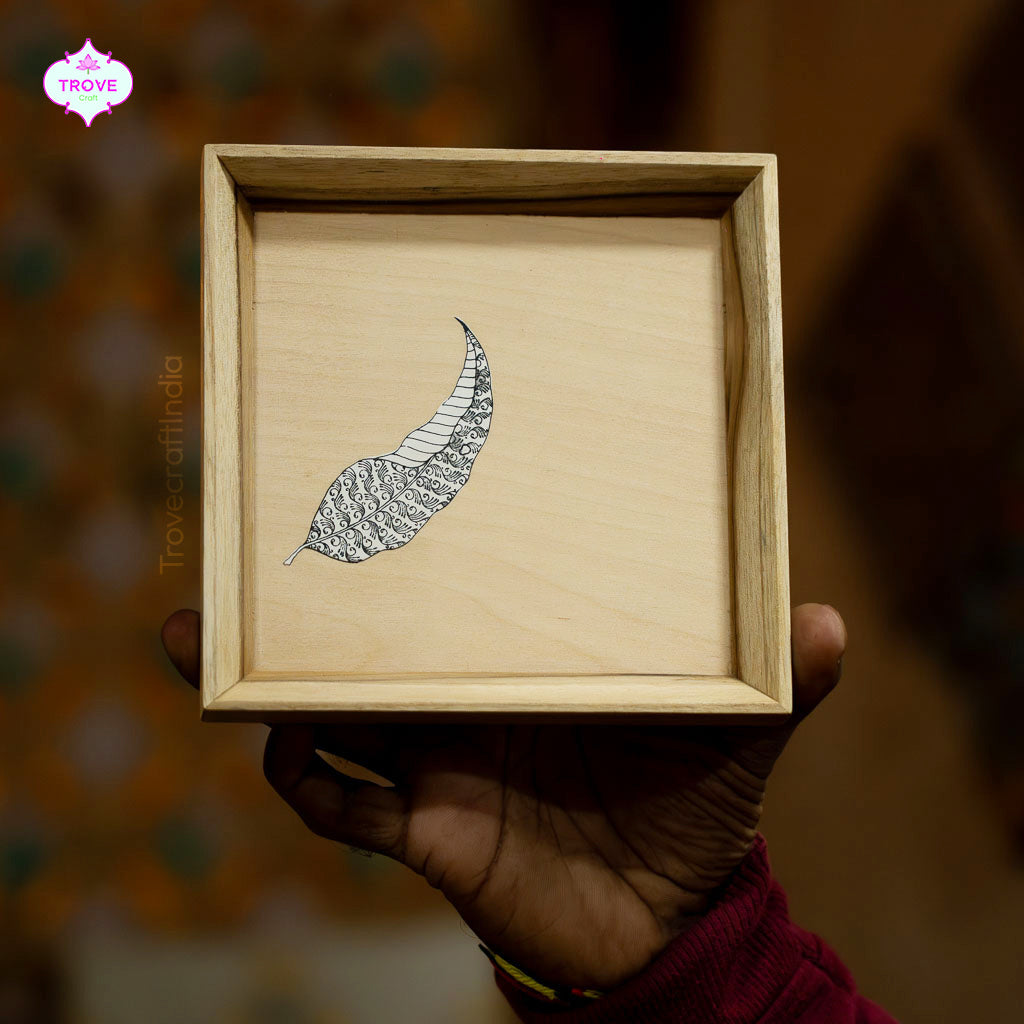 Square serving trays