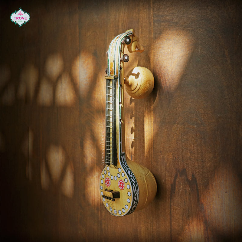 Tanpura decor